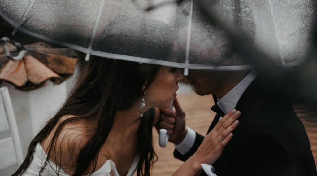 pioggia-al-matrimonio-ombrello