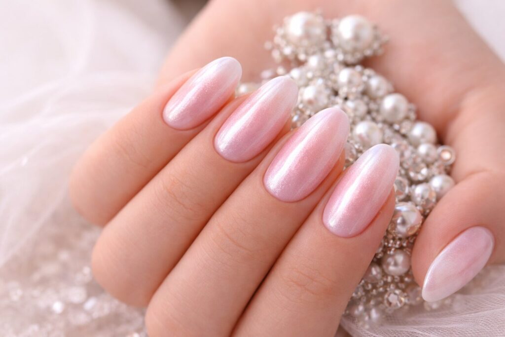 Nail Art Sposa 2026: le Tendenze Più Eleganti 5 ListanozzeOnline - Magazine nail-art-sposa-2026-glazed-nails