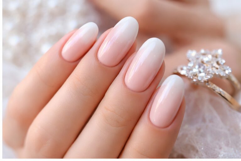 Nail Art Sposa 2026: le Tendenze Più Eleganti 2 ListanozzeOnline - Magazine nail-art-sposa-2026-baby-boomer