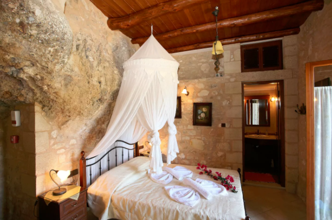 Luxurious-stone-villa-in-Crete